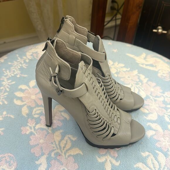 *BCBGeneration* Sz 8.5M Grey Woven Peep Toe Platform Leather Platform Heels - Picture 2 of 8